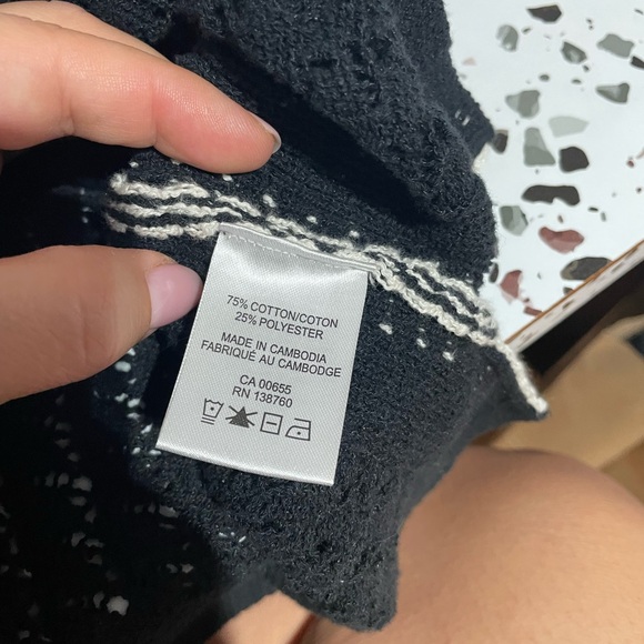 Black Sleeveless Crochet Top - Picture 6 of 9